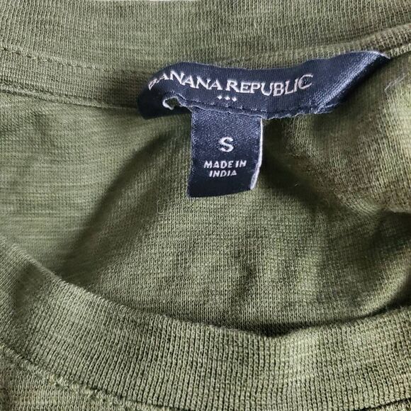 Banana Republic Olive Green Short Sleeve Button Accent Top – Size S - Picture 4 of 6